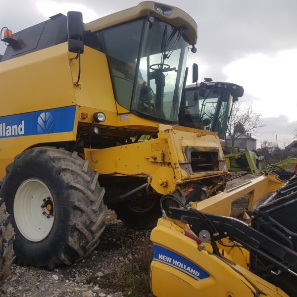 Combina agricola New Holland TC 5080