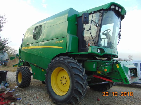 Combina agricola John Deere W440