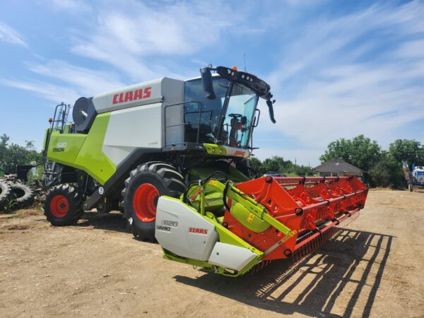 Combina agricola Claas Trion 530